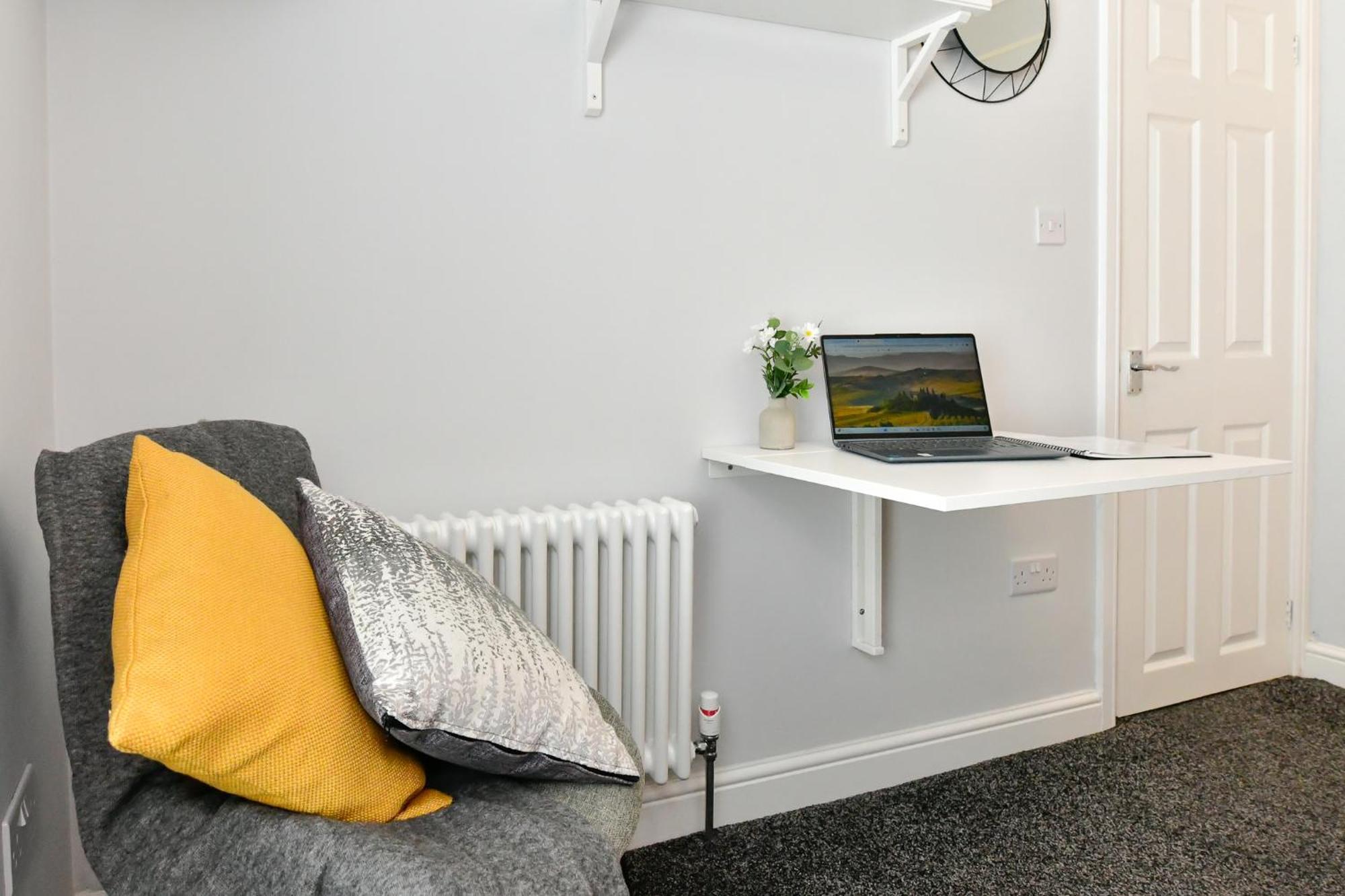 Free Parking - Heart Of The City - Superb Townhouse & Garden - Peaceful Area But Only 5Min Walk To Beach, Shops, Bars, Arena, Marina, Parks Swansea Dış mekan fotoğraf