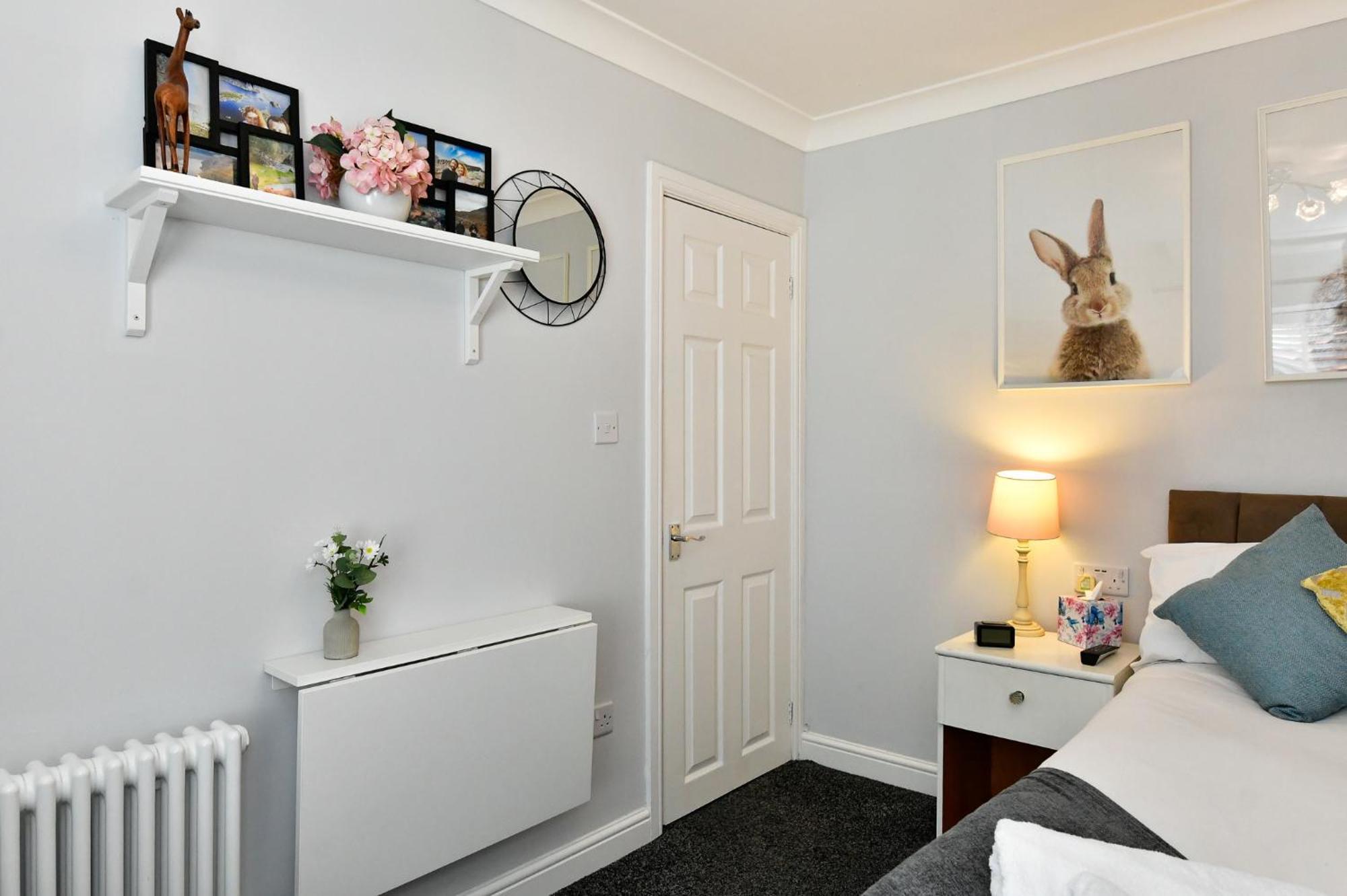 Free Parking - Heart Of The City - Superb Townhouse & Garden - Peaceful Area But Only 5Min Walk To Beach, Shops, Bars, Arena, Marina, Parks Swansea Dış mekan fotoğraf