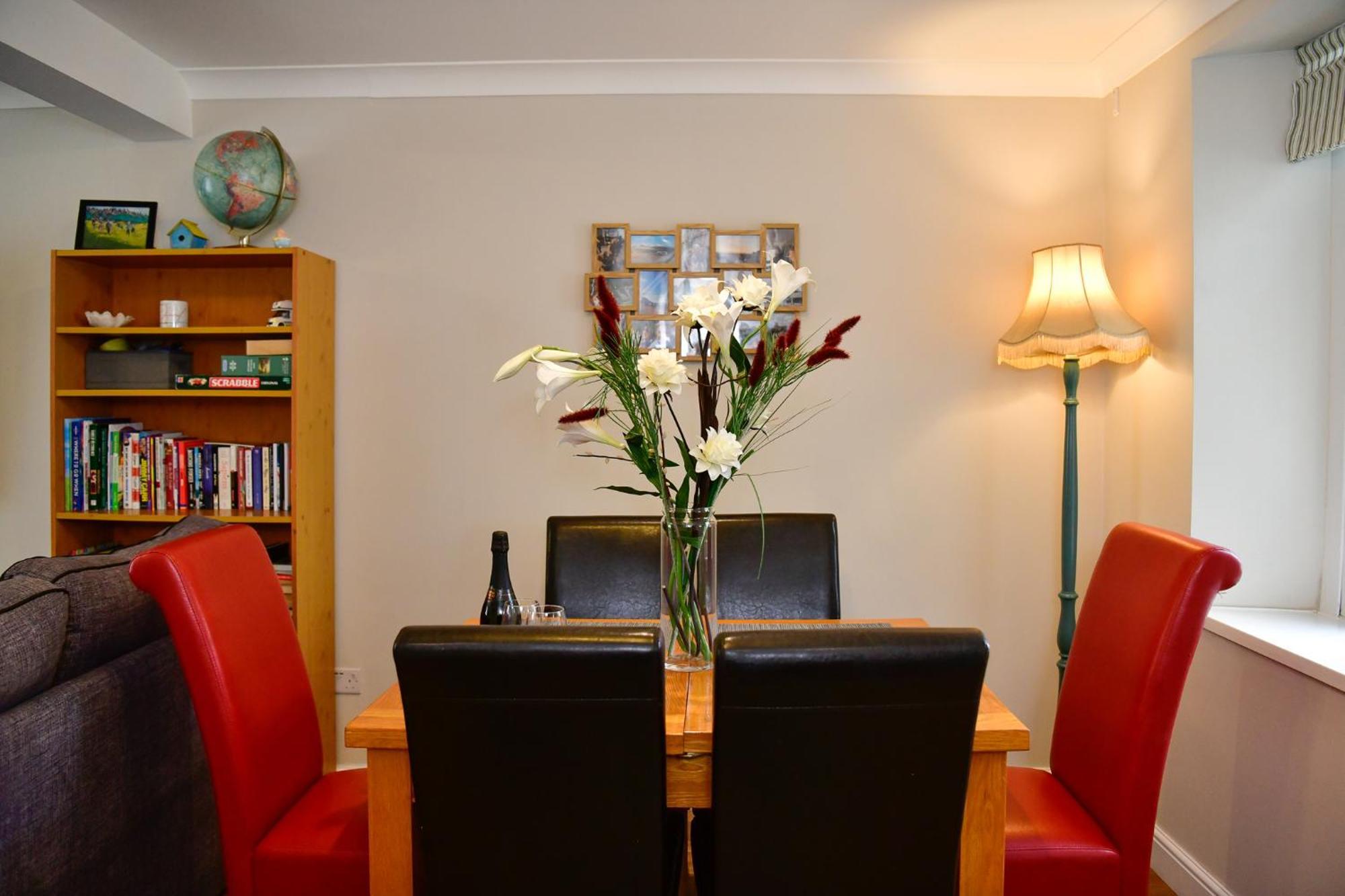Free Parking - Heart Of The City - Superb Townhouse & Garden - Peaceful Area But Only 5Min Walk To Beach, Shops, Bars, Arena, Marina, Parks Swansea Dış mekan fotoğraf