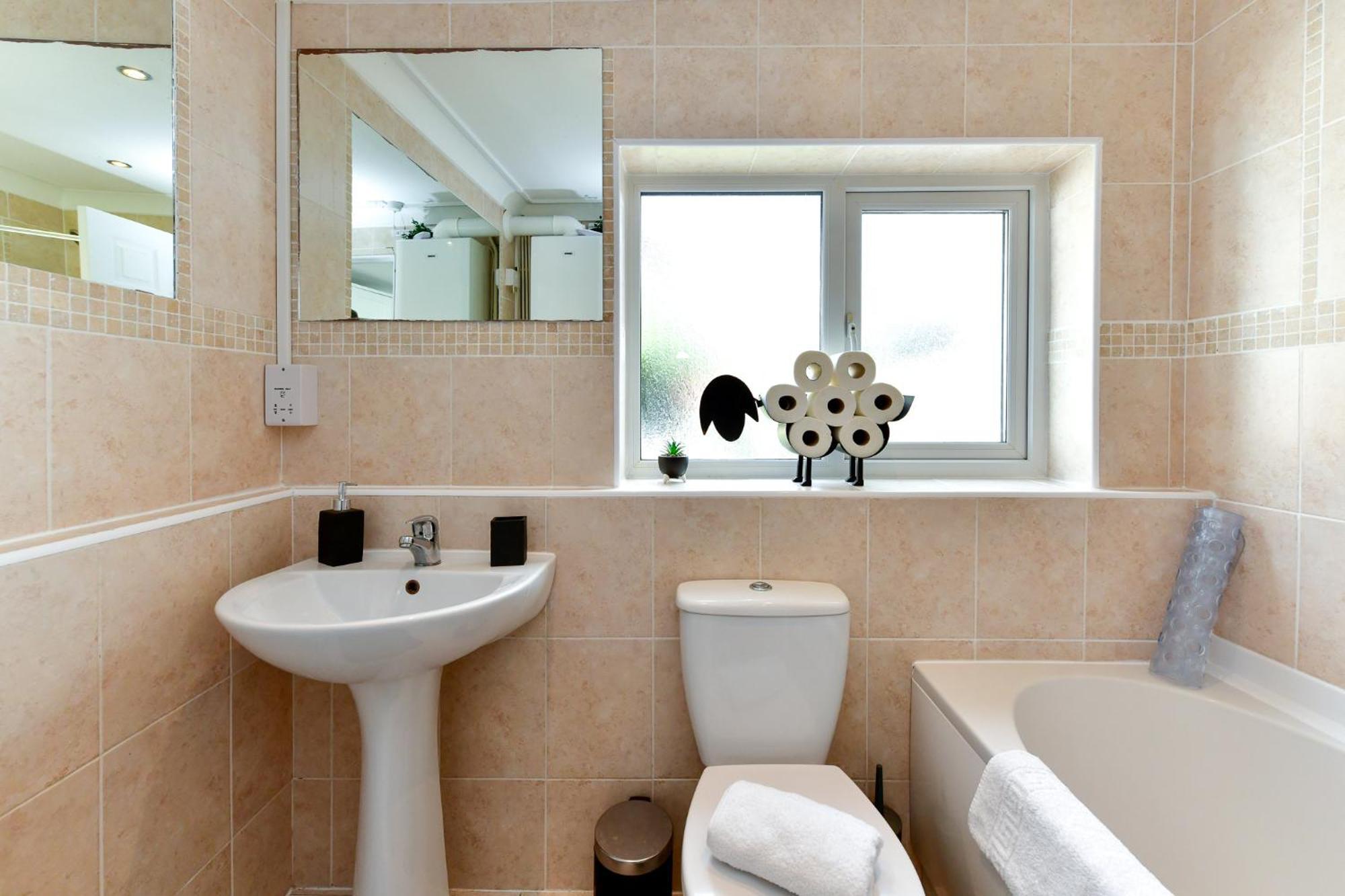 Free Parking - Heart Of The City - Superb Townhouse & Garden - Peaceful Area But Only 5Min Walk To Beach, Shops, Bars, Arena, Marina, Parks Swansea Dış mekan fotoğraf