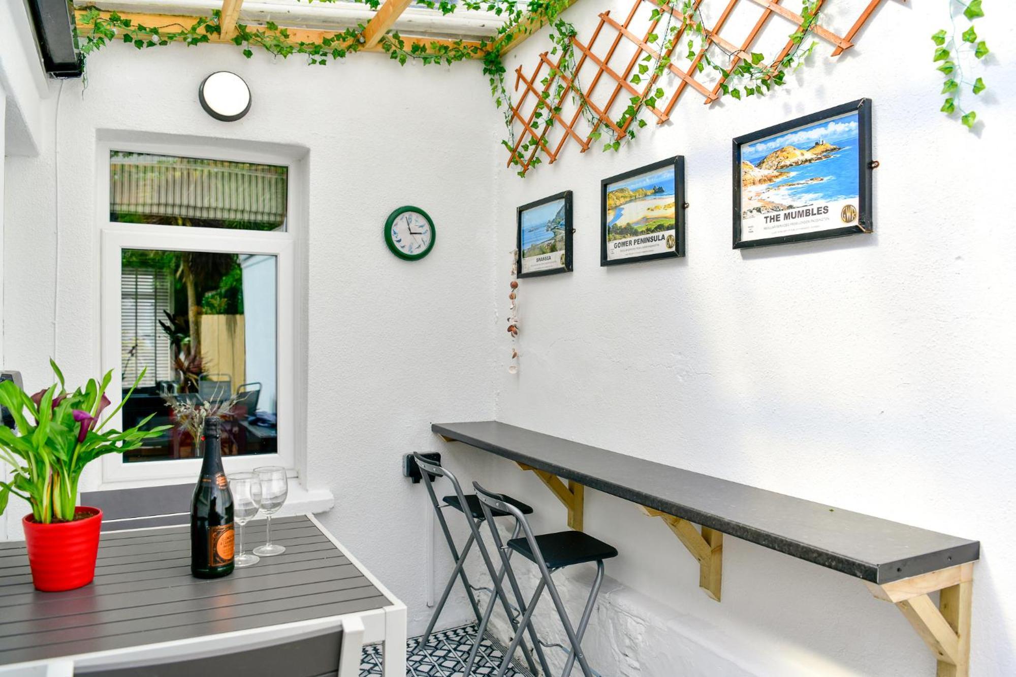 Free Parking - Heart Of The City - Superb Townhouse & Garden - Peaceful Area But Only 5Min Walk To Beach, Shops, Bars, Arena, Marina, Parks Swansea Dış mekan fotoğraf