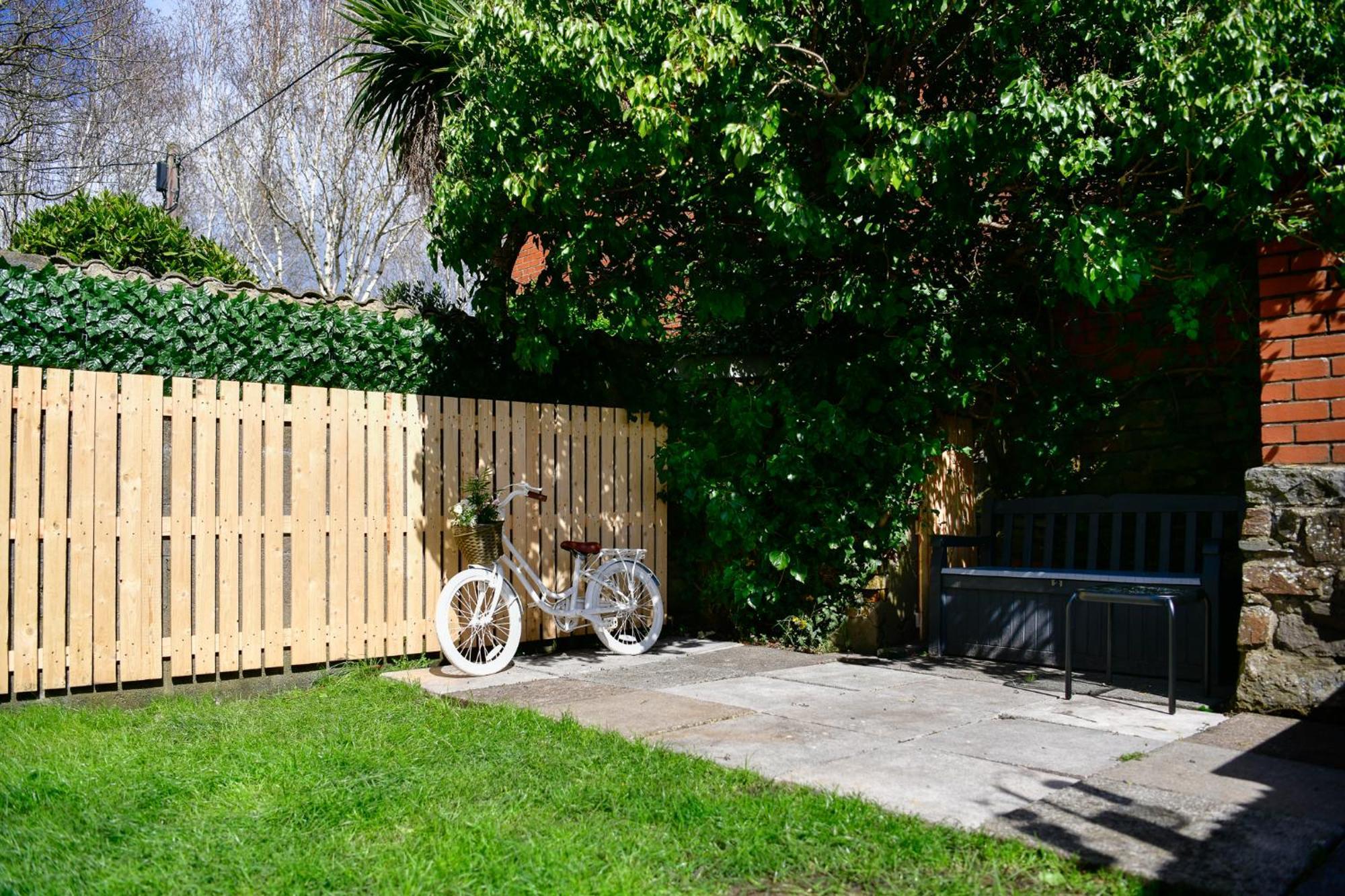 Free Parking - Heart Of The City - Superb Townhouse & Garden - Peaceful Area But Only 5Min Walk To Beach, Shops, Bars, Arena, Marina, Parks Swansea Dış mekan fotoğraf